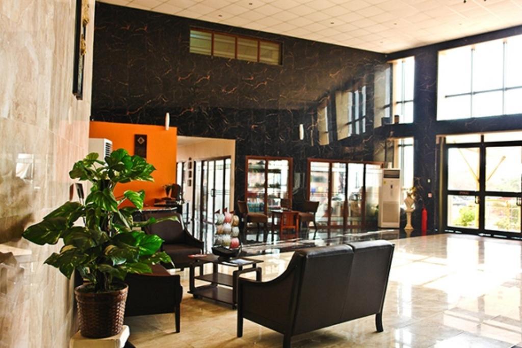 Crismon Hotel 特马 外观 照片
